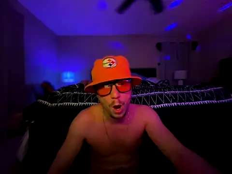 Snapshot of Antnjon chatting on December 14, 2:17 am Antnjon online show from December 14, 2:17 am