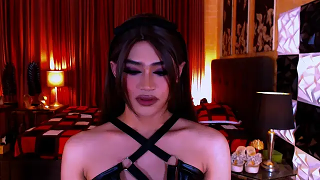 Snapshot of AthisaMooreTS chatting on December 17, 10:10 am AthisaMooreTS online show from December 17, 10:10 am