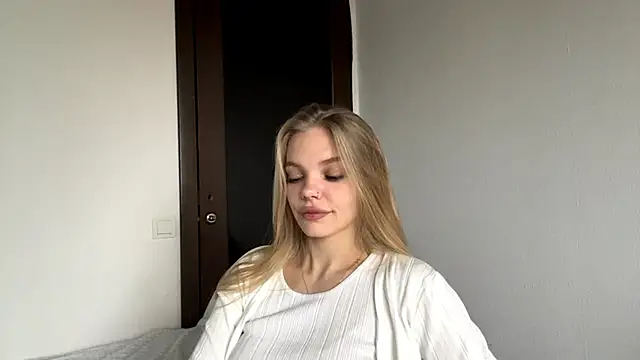 Snapshot of SweetAmelia69 chatting on November 22, 5:39 am SweetAmelia69 online show from November 22, 5:39 am