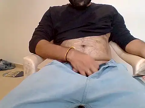 Snapshot of funnyboy_069 chatting on November 6, 7:04 pm funnyboy 069 online show from November 6, 7:04 pm