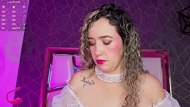 ChloeeTaylorr online show from March 16, 1:33 am