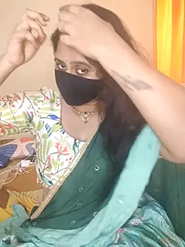 Snapshot of mouni499 chatting on June 1, 8:05 am mouni499 online show from June 1, 8:05 am