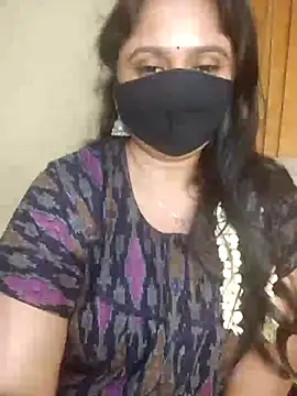 Snapshot of mouni499 chatting on June 5, 9:09 pm mouni499 online show from June 5, 9:09 pm