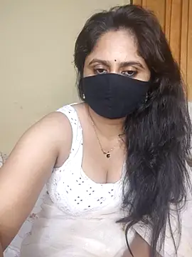 Snapshot of mouni499 chatting on June 15, 4:53 pm mouni499 online show from June 15, 4:53 pm