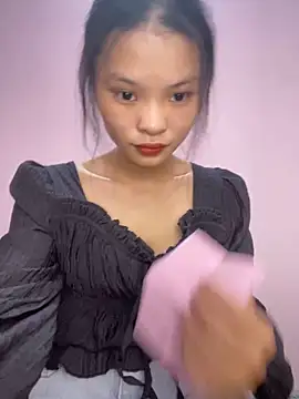 Snapshot of lung-linh chatting on November 13, 1:21 pm lung-linh online show from November 13, 1:21 pm