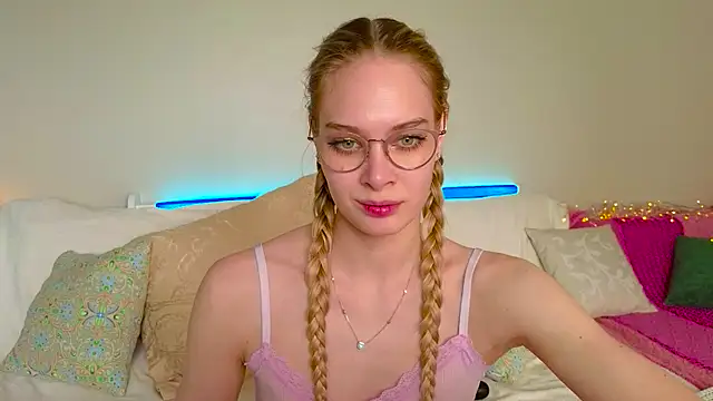 Snapshot of lexmclovin chatting on February 16, 7:48 am lexmclovin online show from February 16, 7:48 am