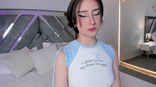 Snapshot of EmmaCollins___ chatting on November 27, 12:18 pm EmmaCollins online show from November 27, 12:18 pm