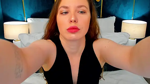 Snapshot of MonaRicci chatting on July 7, 5:10 am MonaRicci online show from July 7, 5:10 am