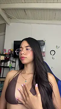 Snapshot of Milleradhara24 chatting on February 15, 6:59 pm Milleradhara24 online show from February 15, 6:59 pm