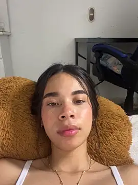 Snapshot of Milleradhara24 chatting on February 28, 10:33 pm Milleradhara24 online show from February 28, 10:33 pm