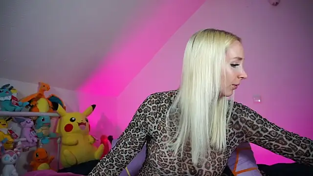 Snapshot of StellaCinderella chatting on October 19, 1:23 pm StellaCinderella online show from October 19, 1:23 pm