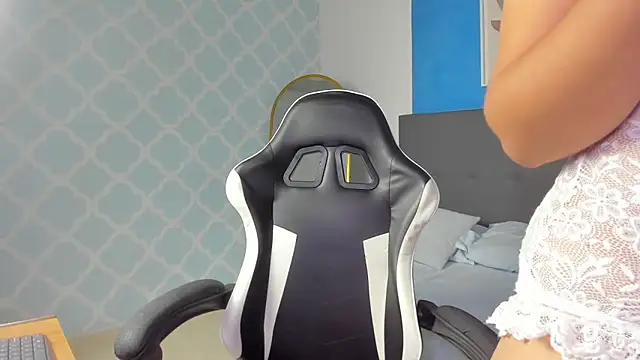 Snapshot of shanel_smithh chatting on November 8, 12:05 pm shanel smithh online show from November 8, 12:05 pm