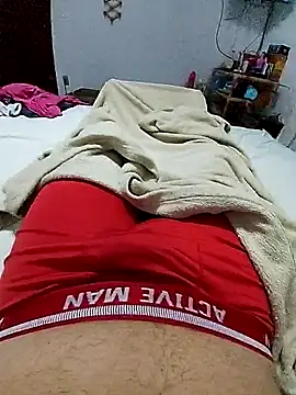 Snapshot of 013boyy chatting on November 2, 3:42 am 013boyy online show from November 2, 3:42 am