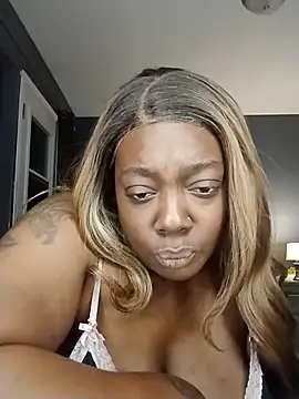 Snapshot of BiancaClarkson chatting on November 17, 1:22 am BiancaClarkson online show from November 17, 1:22 am