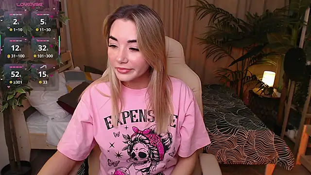 Snapshot of Rosie_Mac chatting on November 25, 1:05 am Rosie Mac online show from November 25, 1:05 am