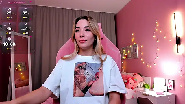 Snapshot of Rosie_Mac chatting on November 28, 1:08 am Rosie Mac online show from November 28, 1:08 am