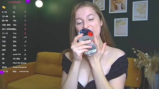 Snapshot of S_Sandra chatting on November 18, 5:23 am S Sandra online show from November 18, 5:23 am