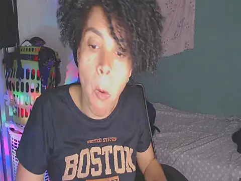 Snapshot of shayna_cute chatting on July 5, 2:18 am shayna cute online show from July 5, 2:18 am