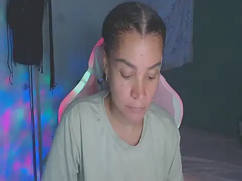 Snapshot of shayna_cute chatting on July 15, 11:32 pm shayna cute online show from July 15, 11:32 pm