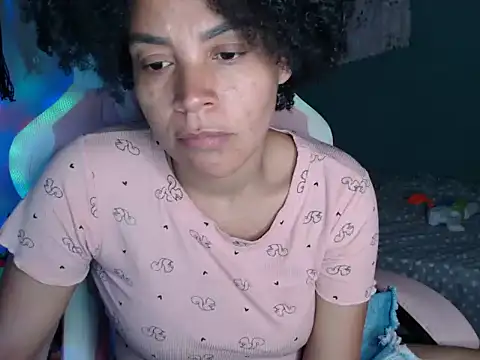 Snapshot of shayna_cute chatting on August 3, 12:31 am shayna cute online show from August 3, 12:31 am