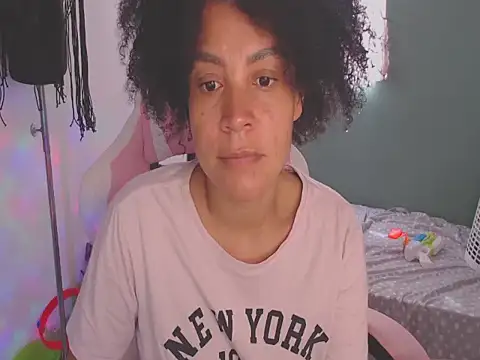 Snapshot of shayna_cute chatting on August 3, 7:28 pm shayna cute online show from August 3, 7:28 pm