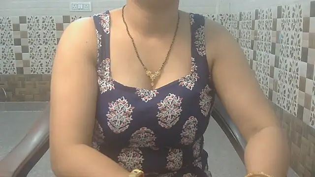 Snapshot of Sneha_lovely01 chatting on May 23, 3:49 pm Sneha lovely01 online show from May 23, 3:49 pm