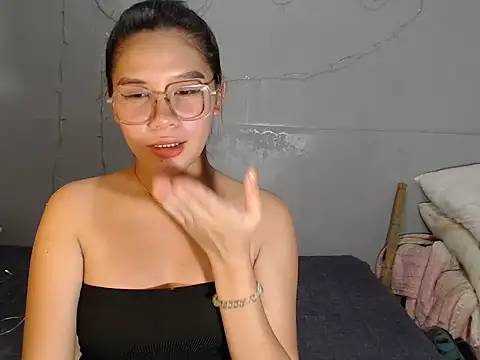 Snapshot of hotsexyreb chatting on December 14, 11:04 am hotsexyreb online show from December 14, 11:04 am