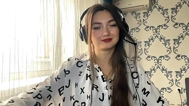 TwotyBright online show from November 6, 8:04 am