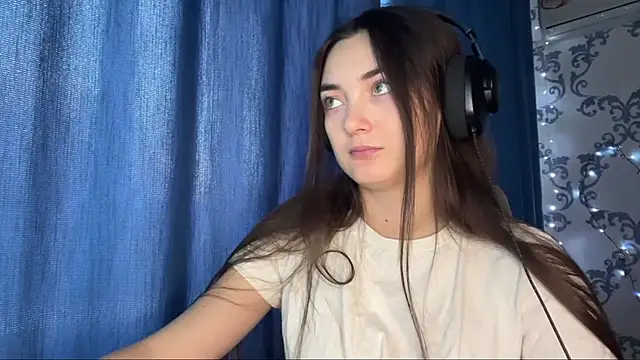 TwotyBright online show from December 14, 8:09 am