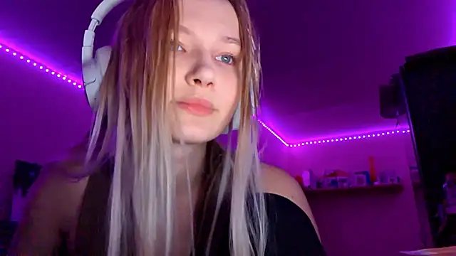 KarinRobertson online show from November 14, 7:23 pm