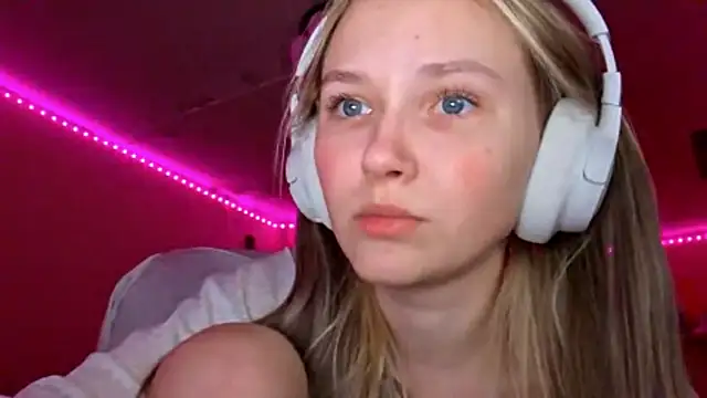 KarinRobertson online show from December 18, 5:19 pm