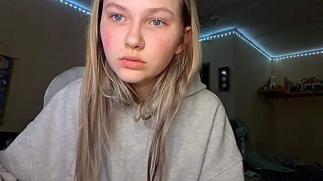 KarinRobertson online show from March 12, 5:08 pm