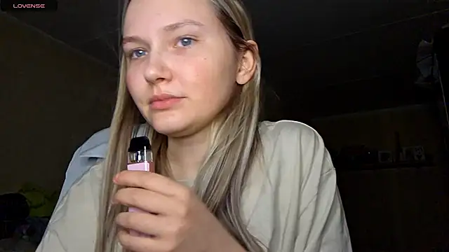 KarinRobertson online show from March 13, 4:35 pm