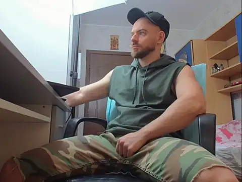 Snapshot of Ryanstone_ chatting on December 18, 5:57 am Ryanstone online show from December 18, 5:57 am