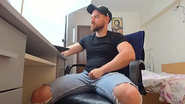 Snapshot of Ryanstone_ chatting on May 18, 5:02 am Ryanstone online show from May 18, 5:02 am