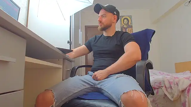 Snapshot of Ryanstone_ chatting on June 8, 6:25 am Ryanstone online show from June 8, 6:25 am