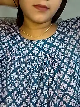 Snapshot of Neha533 chatting on May 17, 4:36 pm Neha533 online show from May 17, 4:36 pm