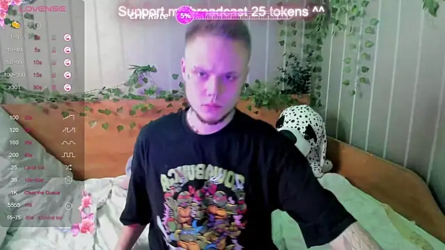 Snapshot of MettBliss chatting on November 3, 8:26 am MettBliss online show from November 3, 8:26 am