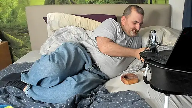 chubbydaddybearluka online show from December 4, 4:11 am