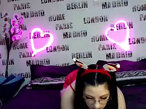 Snapshot of Bya_hootgyrl1 chatting on December 18, 8:48 pm Bya hootgyrl1 online show from December 18, 8:48 pm