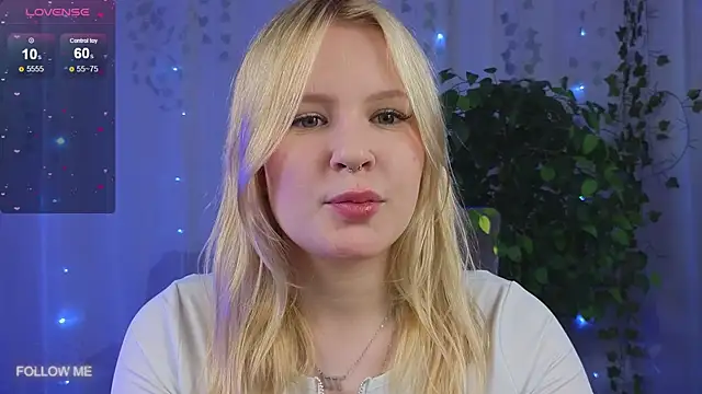 Snapshot of Mila_wxw chatting on November 15, 8:22 am Mila wxw online show from November 15, 8:22 am