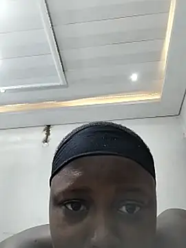 SweetSavage18 online show from March 11, 9:10 pm