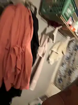 bkuterbach2015 online show from December 16, 9:36 am