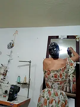 Snapshot of PaulinaLondra2 chatting on November 10, 1:54 pm PaulinaLondra2 online show from November 10, 1:54 pm