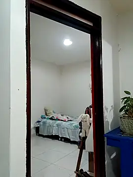 Snapshot of PaulinaLondra2 chatting on November 19, 10:15 am PaulinaLondra2 online show from November 19, 10:15 am