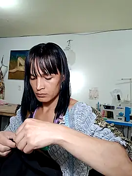 Snapshot of PaulinaLondra2 chatting on November 27, 12:35 am PaulinaLondra2 online show from November 27, 12:35 am