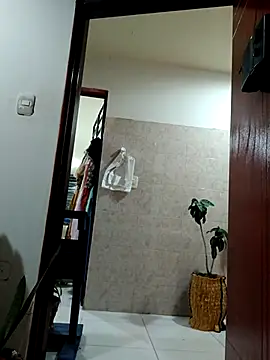 Snapshot of PaulinaLondra2 chatting on December 3, 11:41 am PaulinaLondra2 online show from December 3, 11:41 am