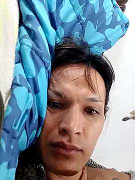 Snapshot of PaulinaLondra2 chatting on December 16, 2:16 am PaulinaLondra2 online show from December 16, 2:16 am