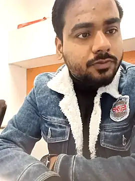 Snapshot of naughtyboyjii chatting on December 19, 5:14 am naughtyboyjii online show from December 19, 5:14 am