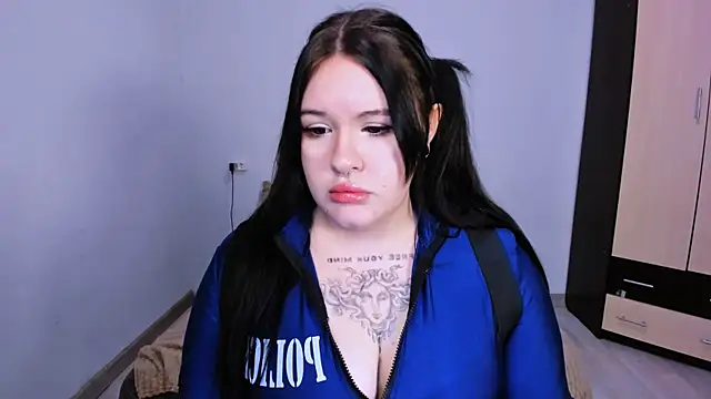 HitoMi2 online show from November 26, 9:32 am